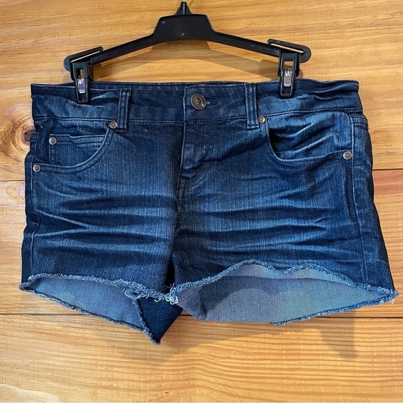 Forever 21 Mid Rise Stretch Dark Wash Denim Jean Shorts 28 - Picture 1 of 7